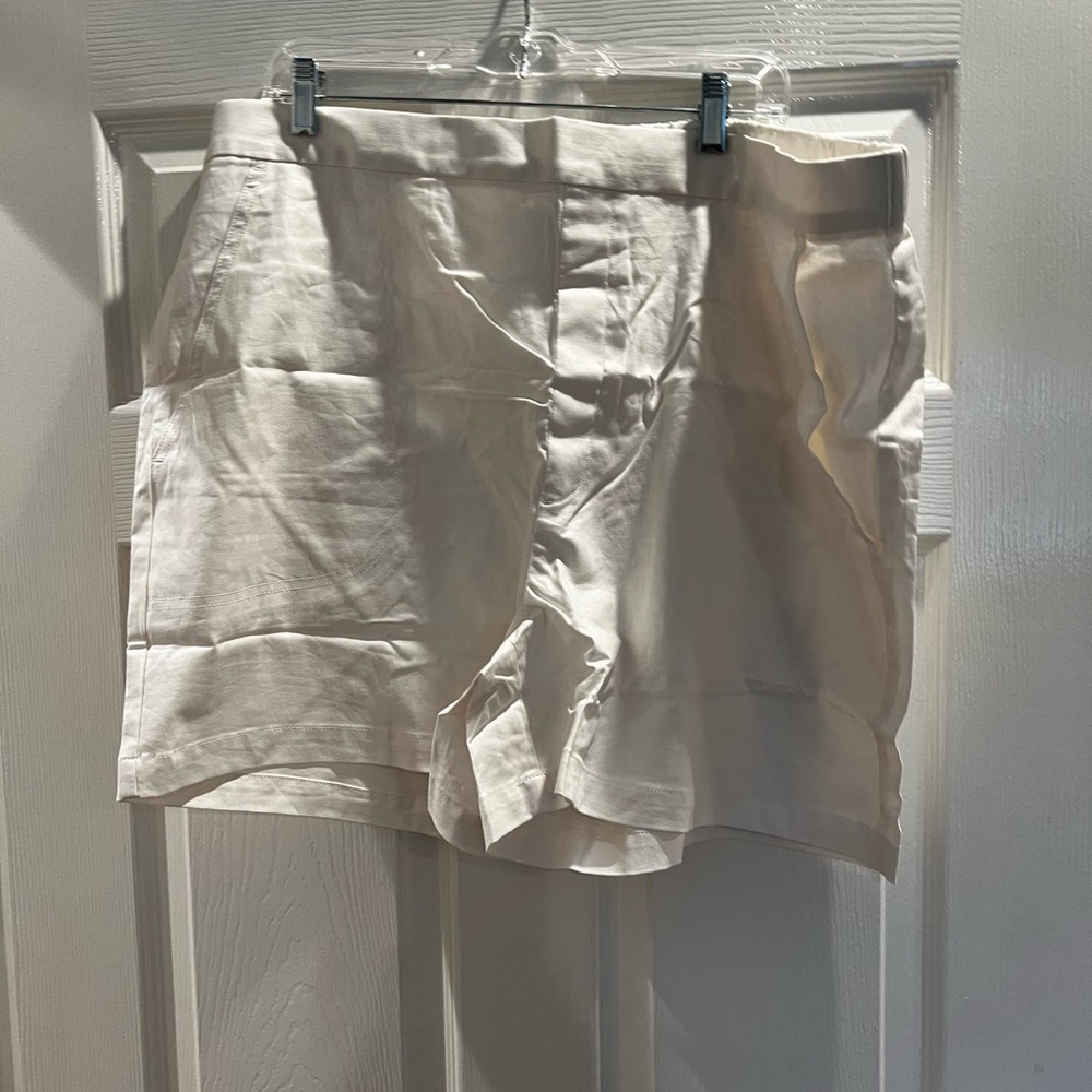 Banana Republic Women's Light Tan Shorts